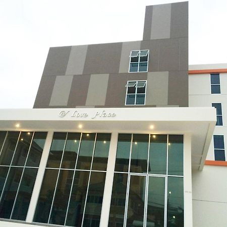 Sixty Star Love Place Hotel Bangkok Exterior photo