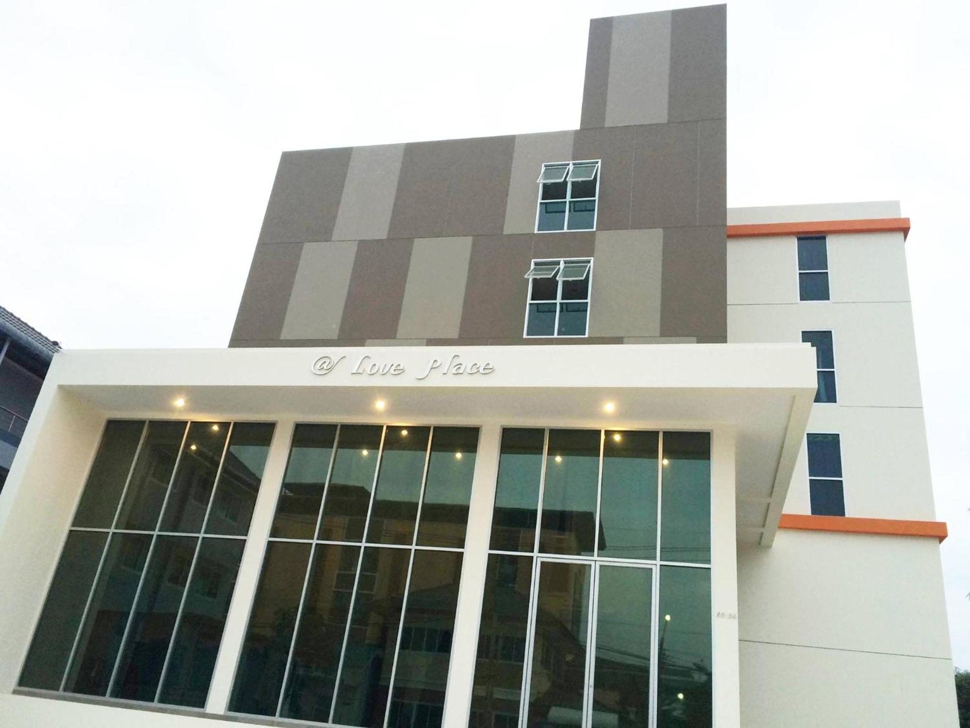 Sixty Star Love Place Hotel Bangkok Exterior photo